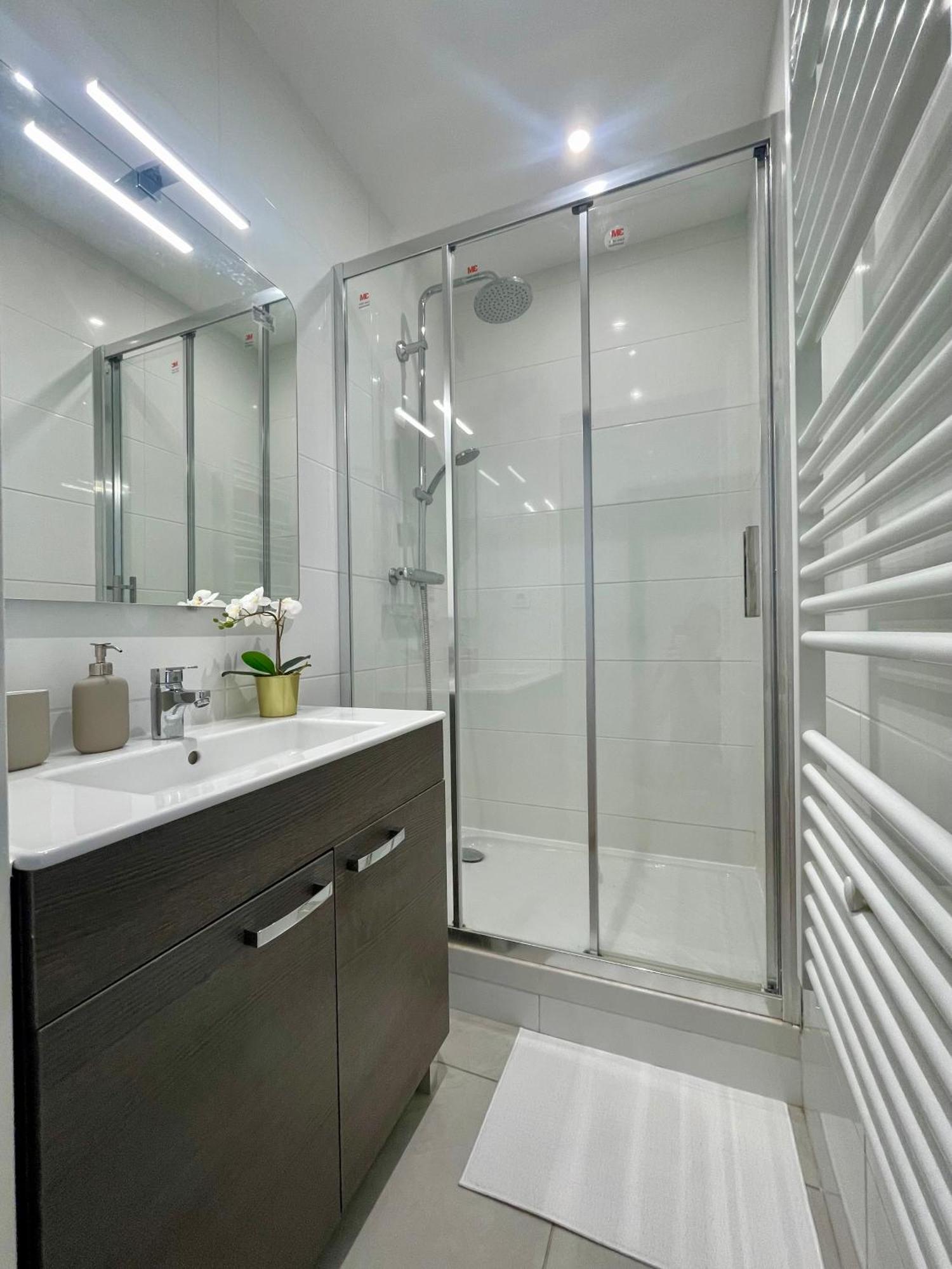Bngo I Le Spacieux I 3 Chambres, 2 Salles De Bain, Parking Prive Gratuit, 8 Personnes, Vieux Lyon Hypercentre エクステリア 写真